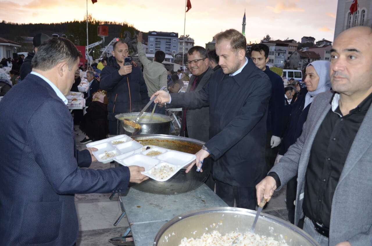 MHP Muğla İl Başkanı Burak Demirel Seydikemer’de Vatandaşlarla İftarda Buluştu 12
